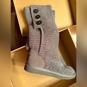 UGG Classic Cardy boot size 9. Color Grey